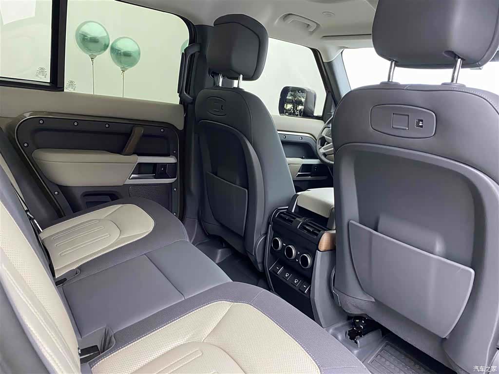 Land Rover Defender, 2022 30