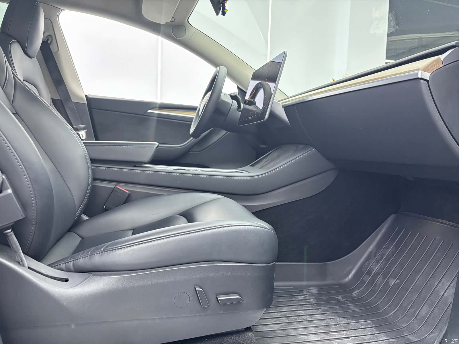 Tesla Model Y, 2022 15