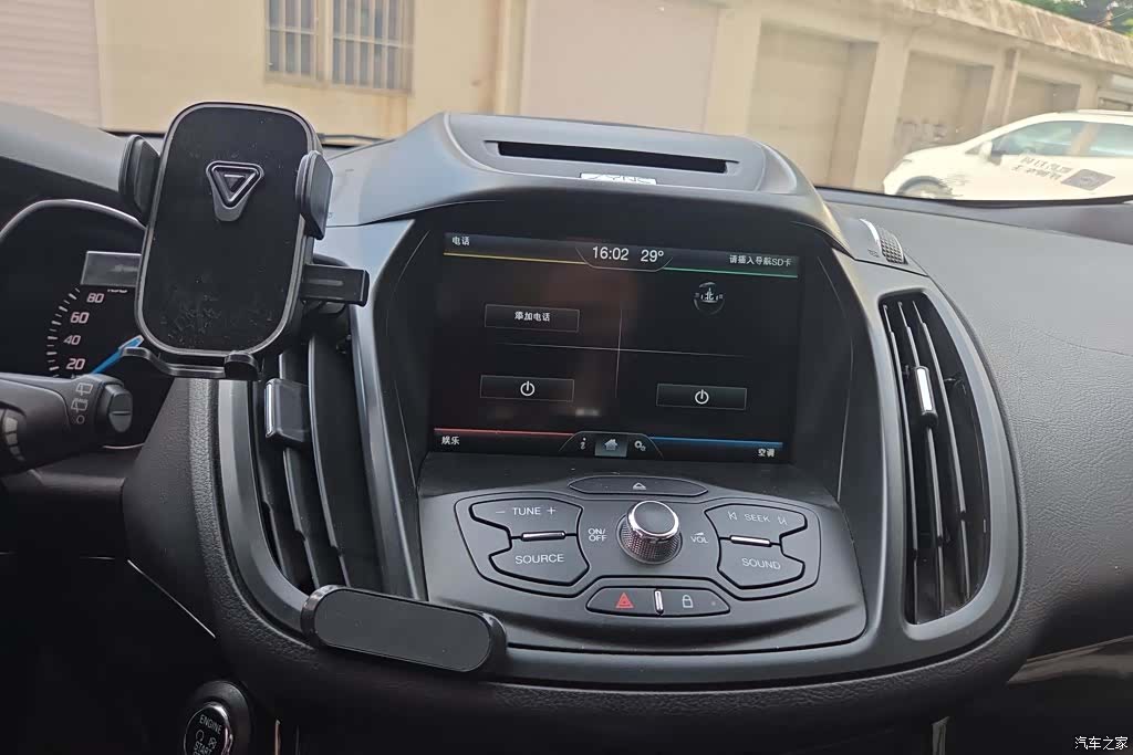 Ford Kuga, 2015 13