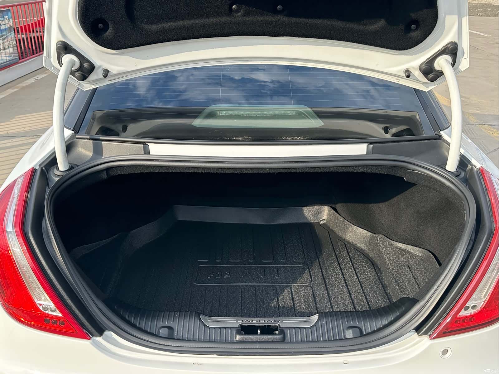 Jaguar XJ, 2016 16