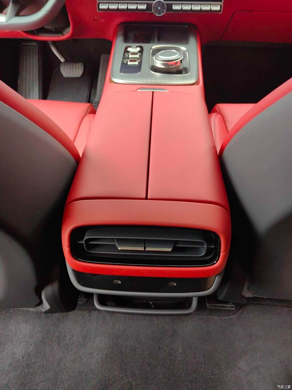 Xiaomi SU7, 2024 11