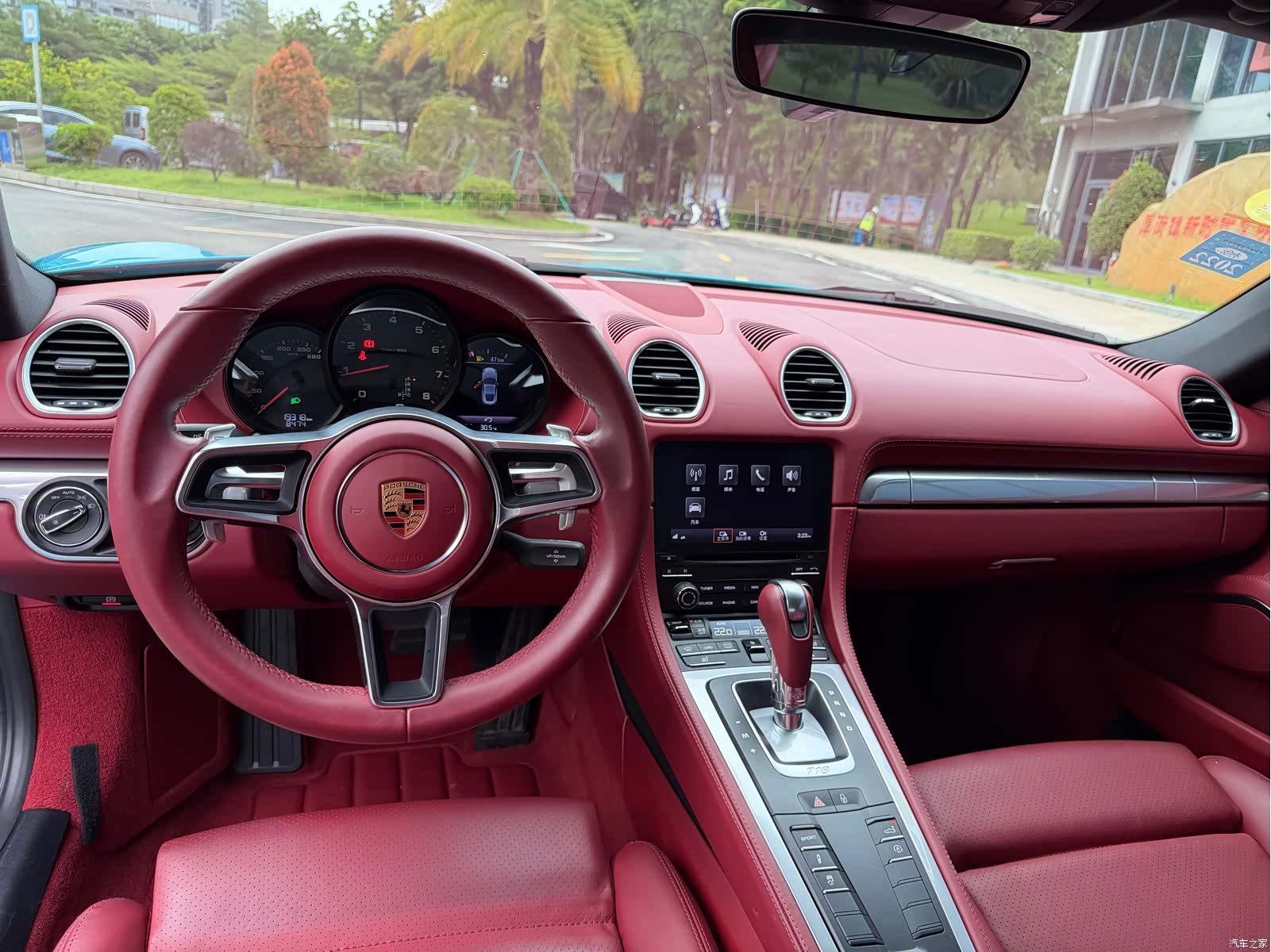 Porsche Cayman, 2018 все фото