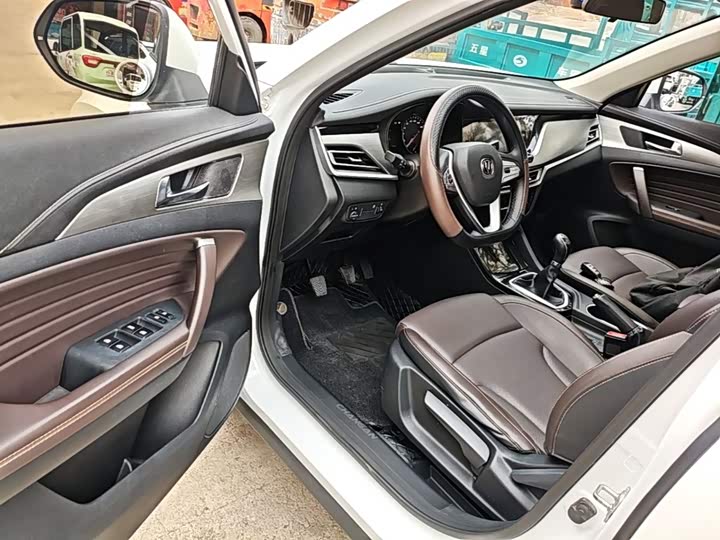 Changan CS35PLUS 2019 1.6L МКПП chang lian ban