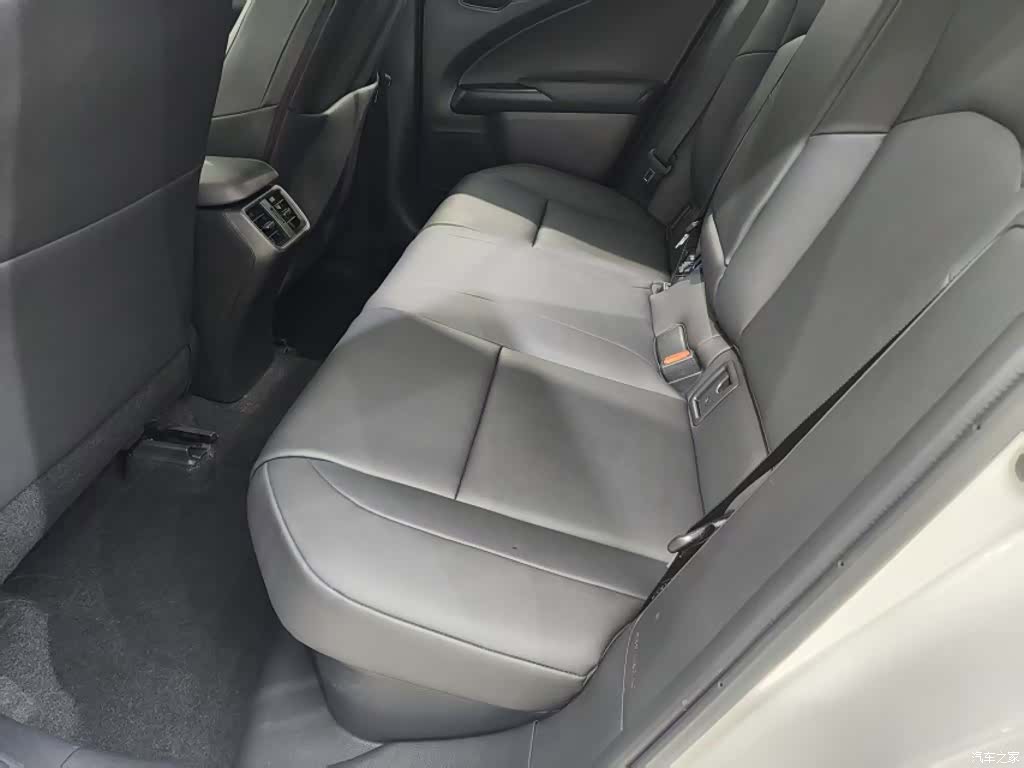 Lexus UX, 2020 13