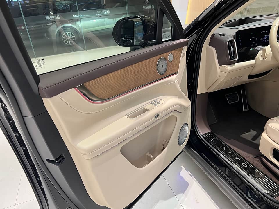 AITO Ask the world M9