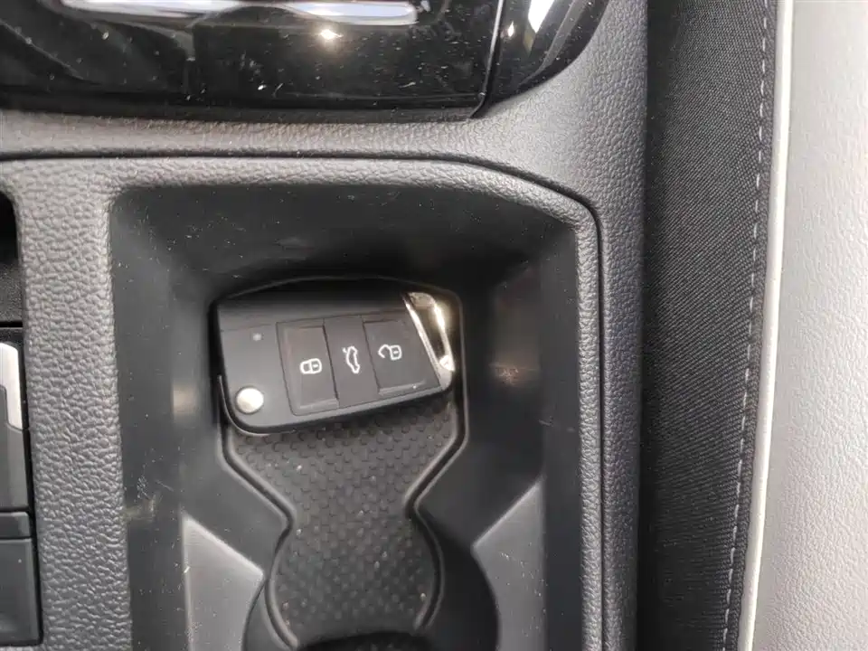 Volkswagen T-ROC exploring Songs