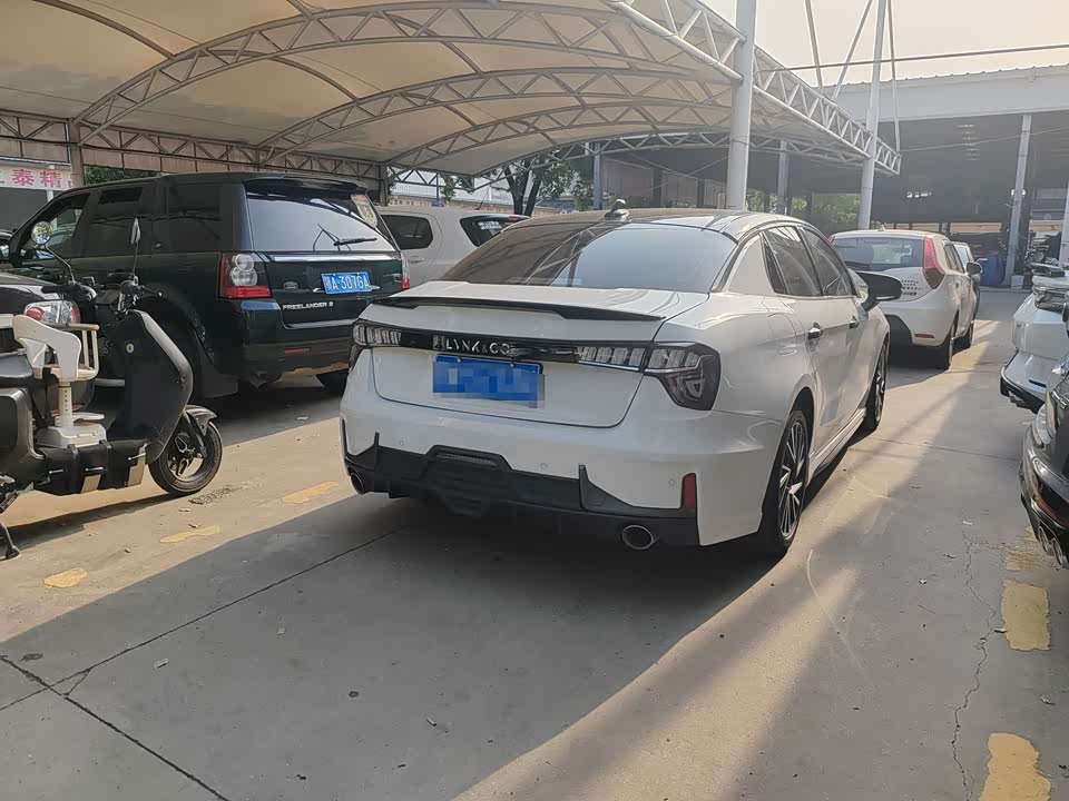 Lynk & Co 03 Lynk & Co 03