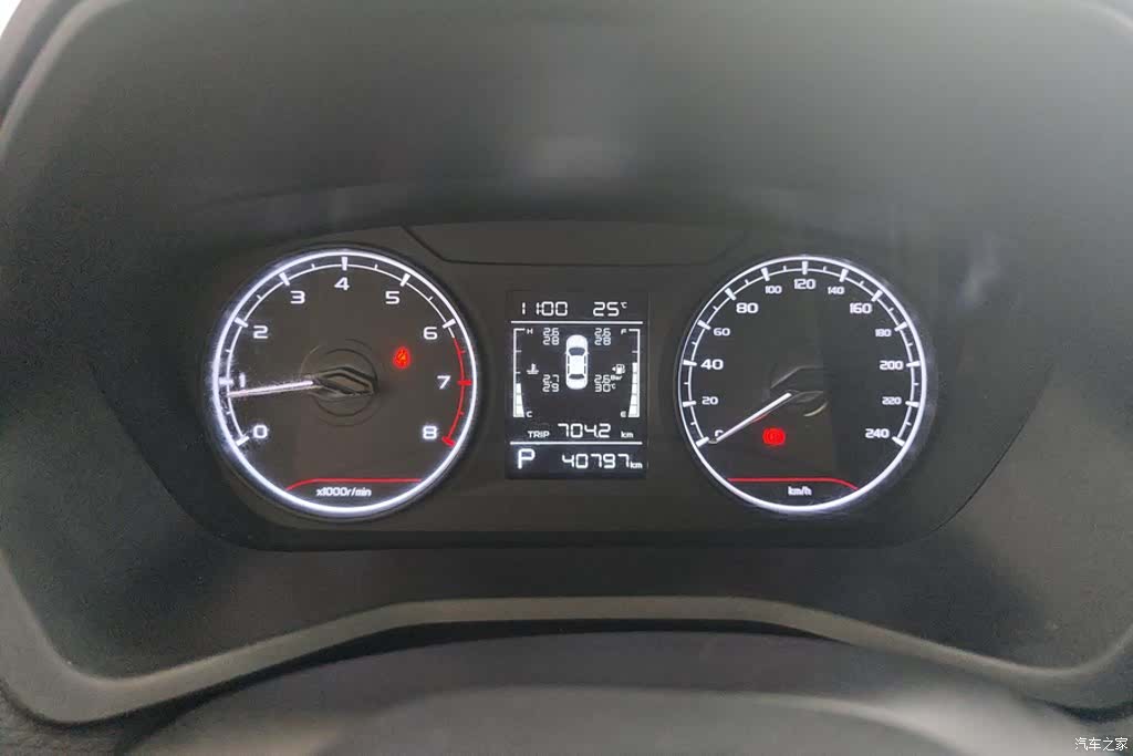 Geely Emgrand, 2025 14