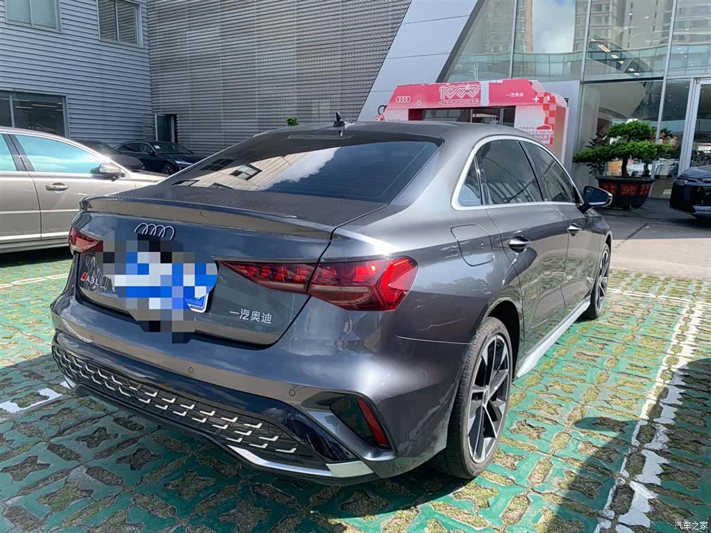 Audi Flying Spur, 2025 4
