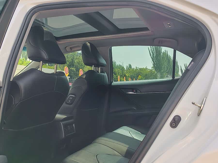 Toyota Camry 2021, фото 6