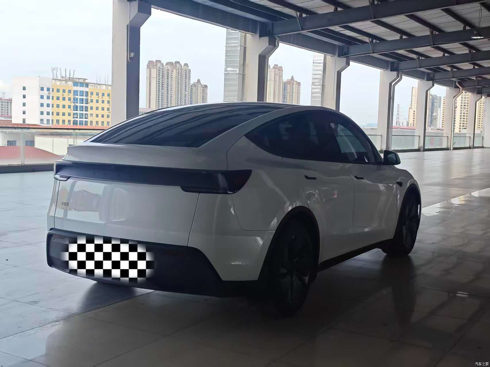 Tesla Model Y, 2026 4