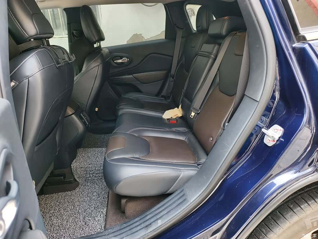 Jeep Cherokee, 2016 14
