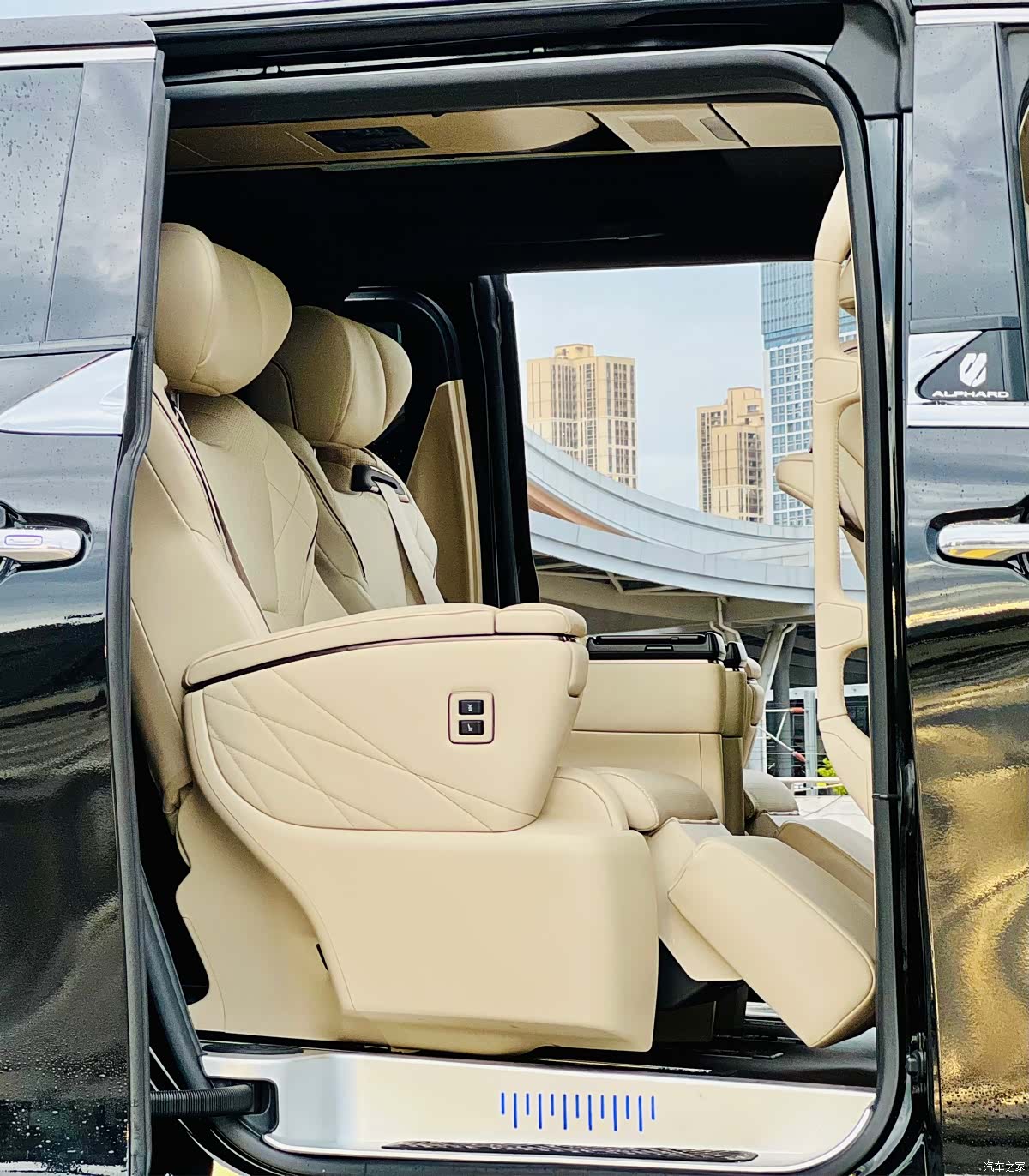 Toyota Alphard, 2024 7