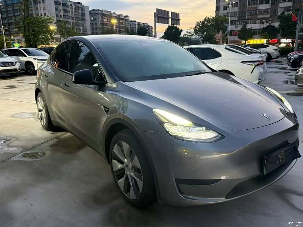 Tesla Model Y, 2022 2