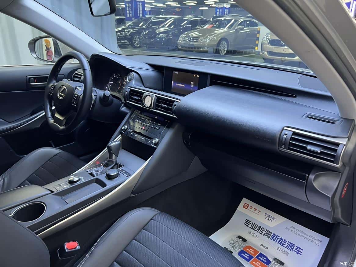 Lexus IS, 2017 12