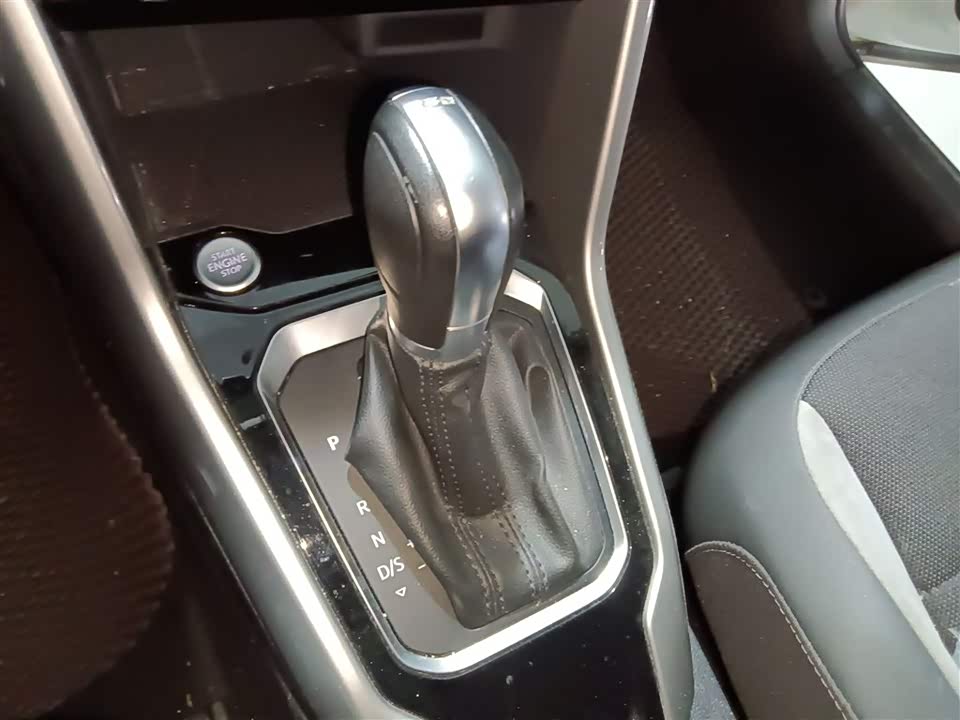 Volkswagen T-ROC exploring Songs