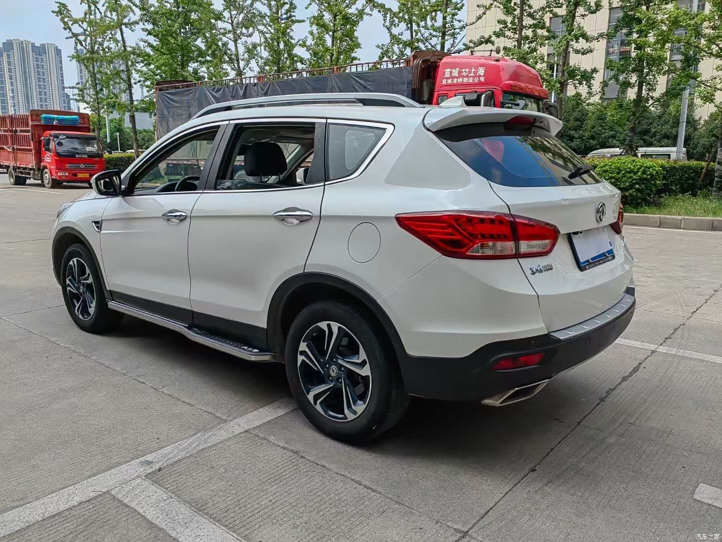 DongFeng AX7, 2015 9