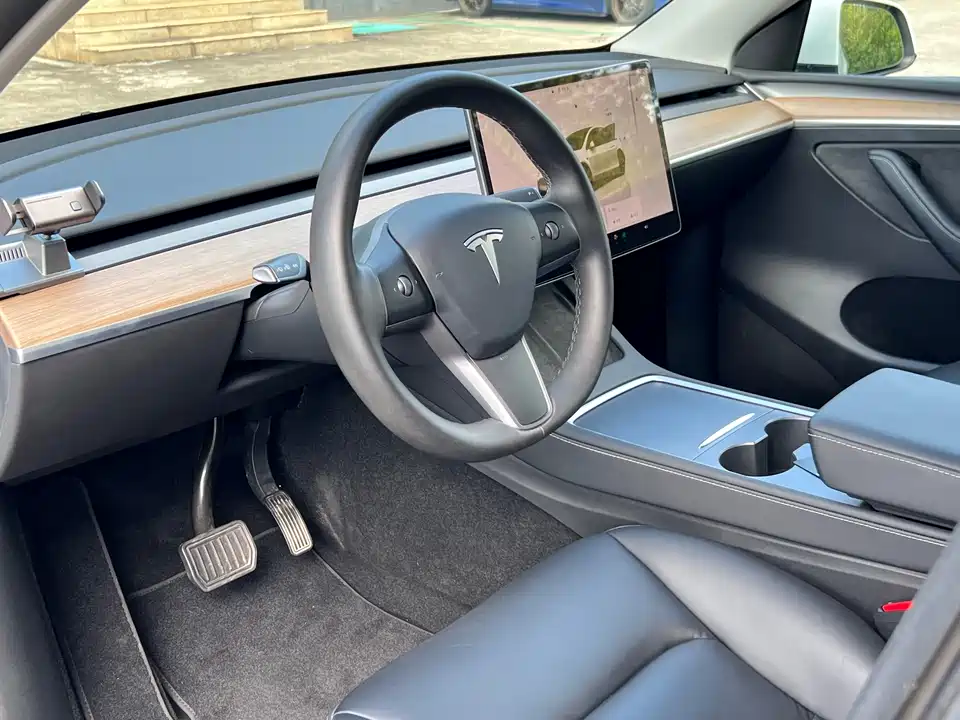 Tesla Model Y Tesla Model Y