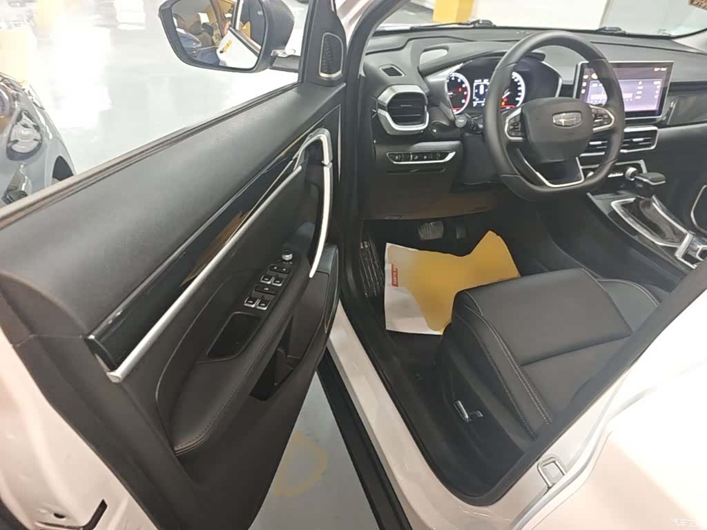 Geely Coolray, 2025 16
