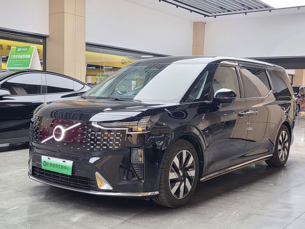 Volvo EM90