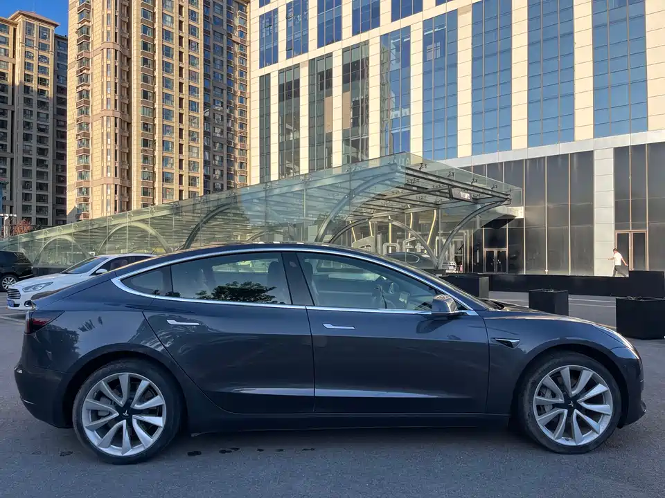 Tesla Model 3 Tesla Model 3