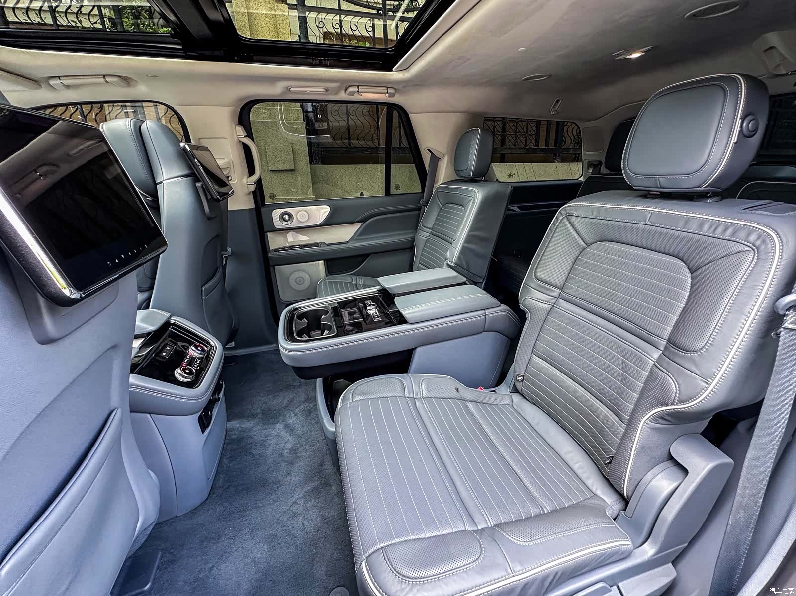 Lincoln Navigator, 2020 10