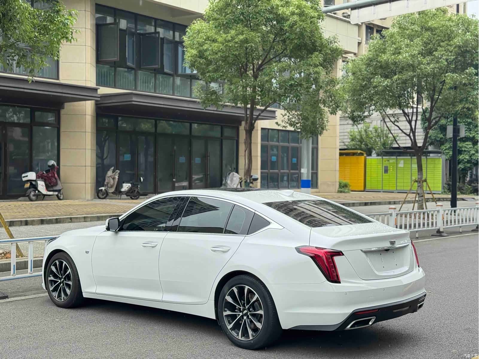 Cadillac CT5, 2022 все фото