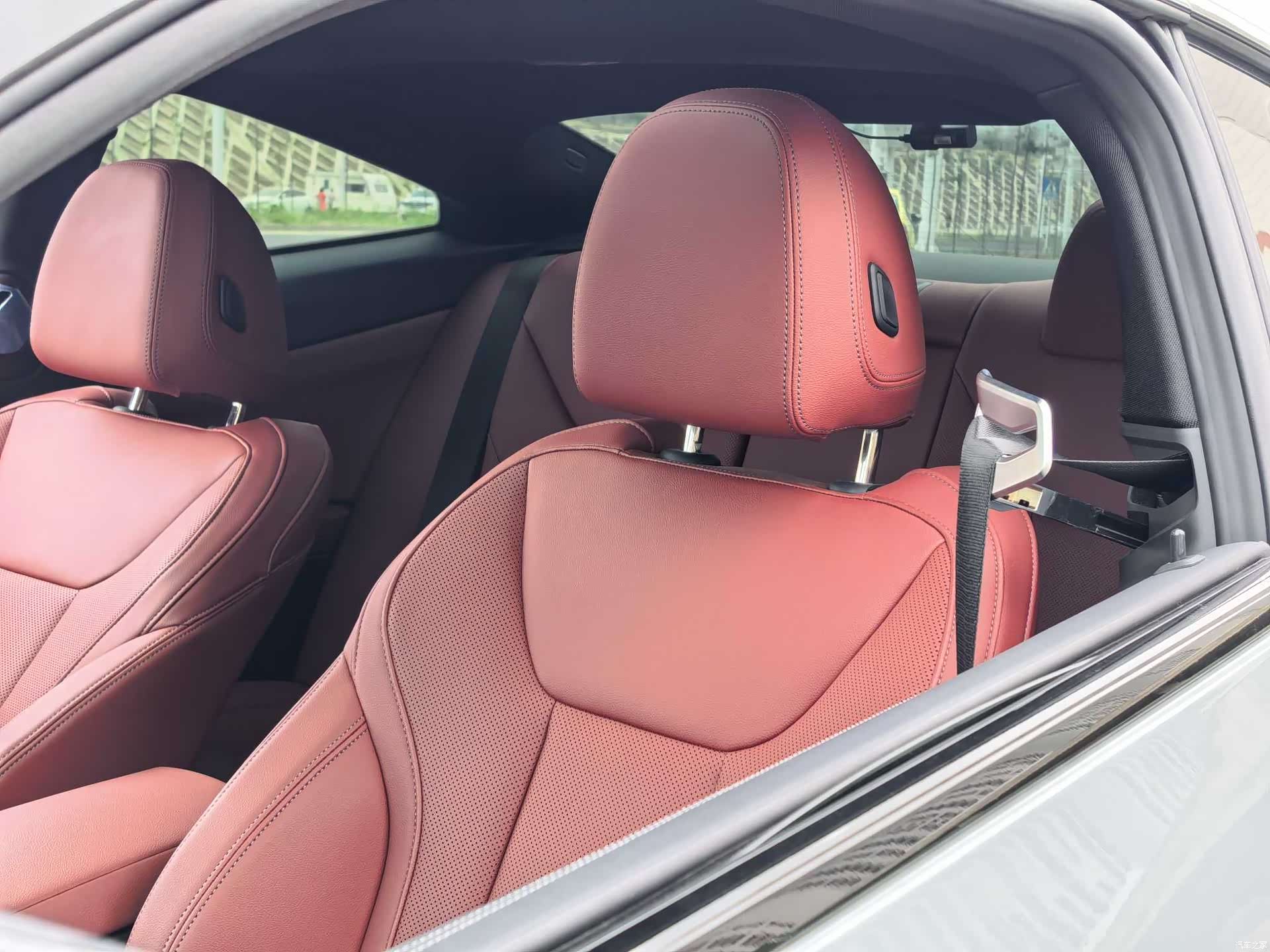 BMW 4 Series, 2025 11