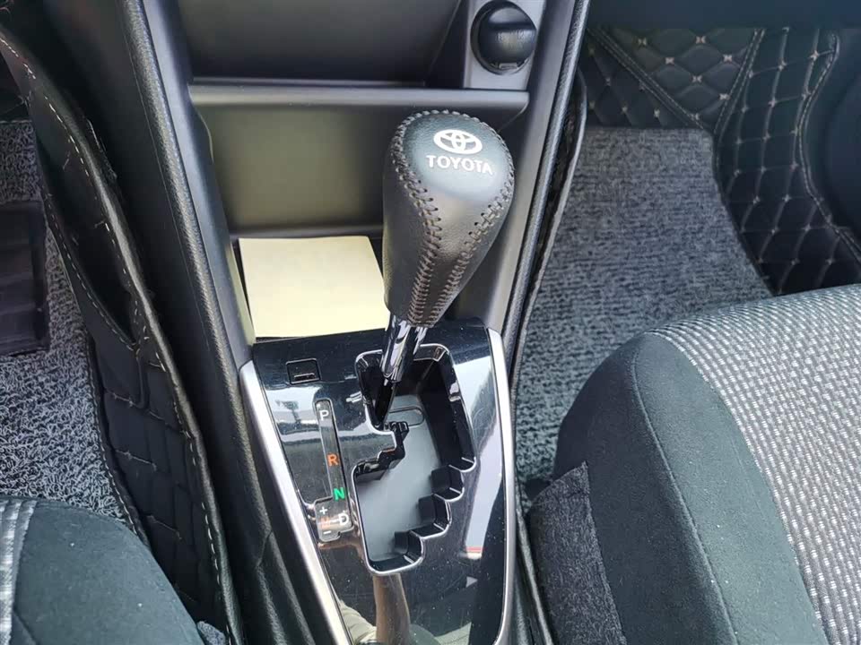 Toyota YARiS L to enjoy