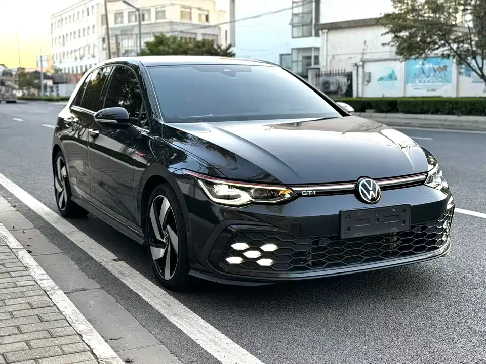 Volkswagen Golf GTI