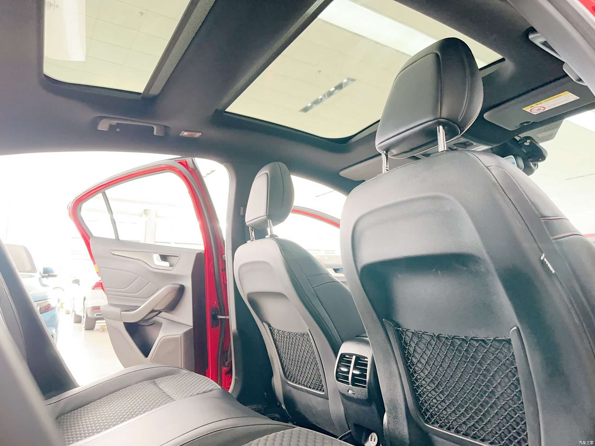 Ford Focus, 2019 13