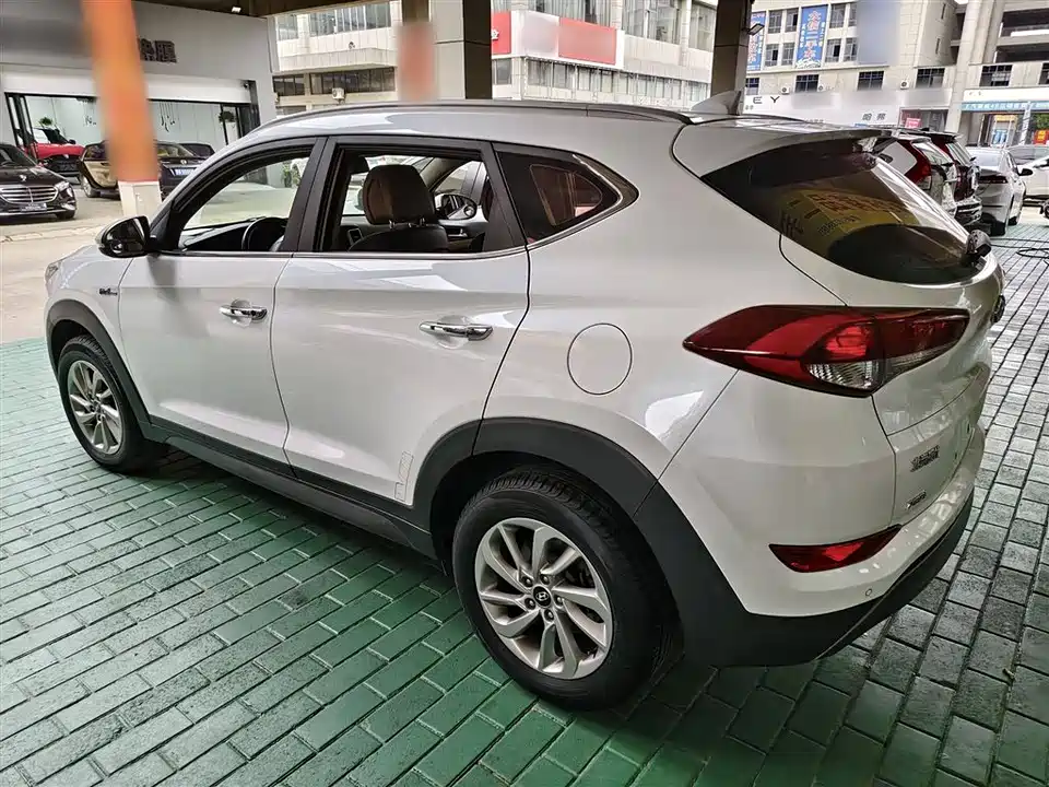 Hyundai Tucson