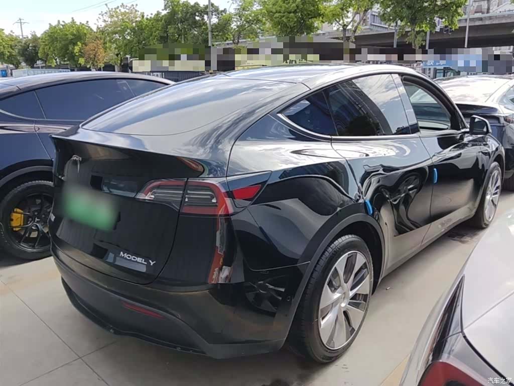 Tesla Model Y, 2023 7