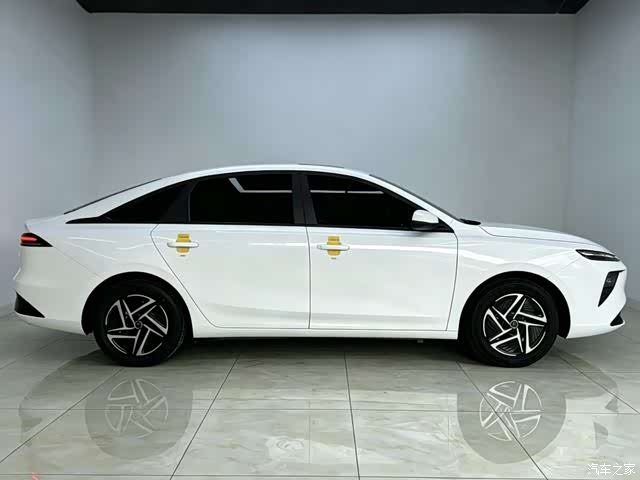 Roewe D6, 2025 10