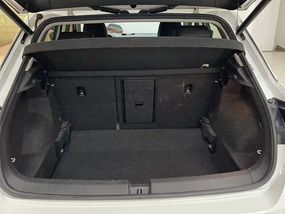 Volkswagen T-ROC exploring Songs