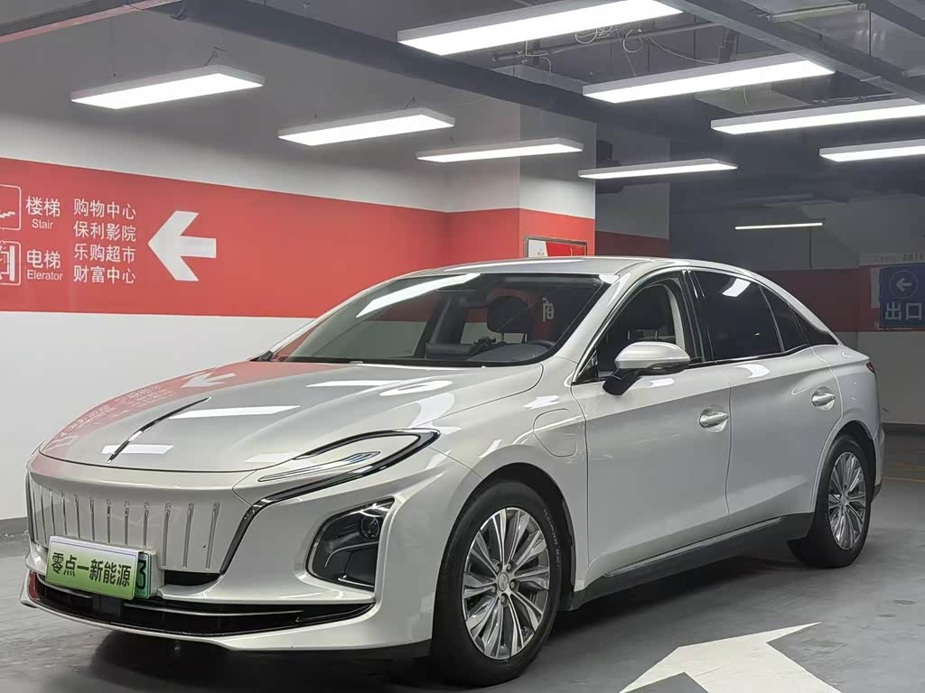Hongqi E-QM5