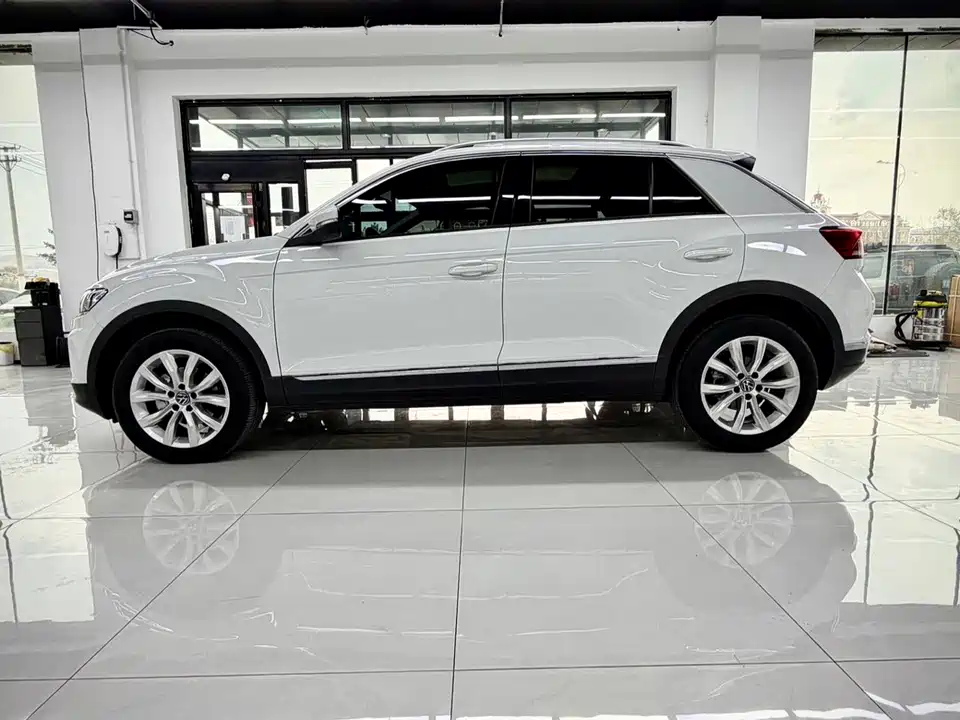 Volkswagen T-ROC exploring Songs