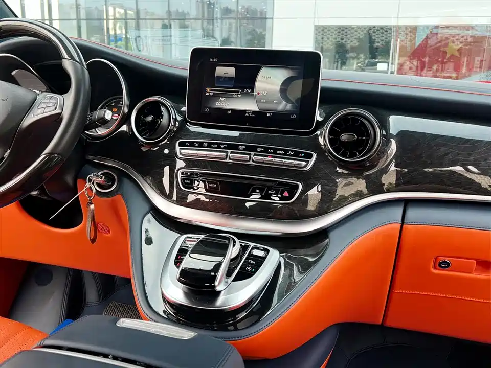 Mercedes-Benz V-class