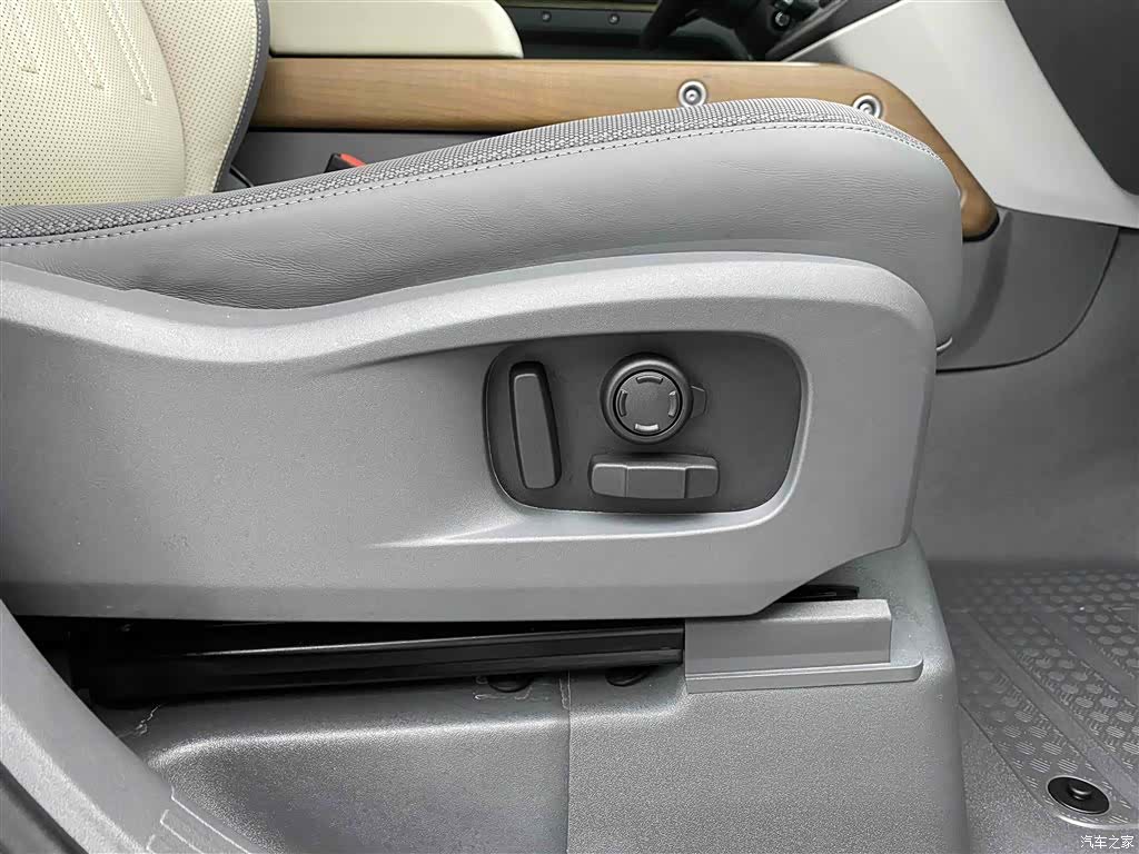 Land Rover Defender, 2022 27