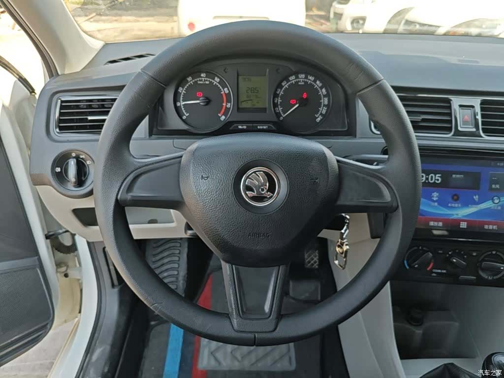 Skoda Rapid, 2017 11