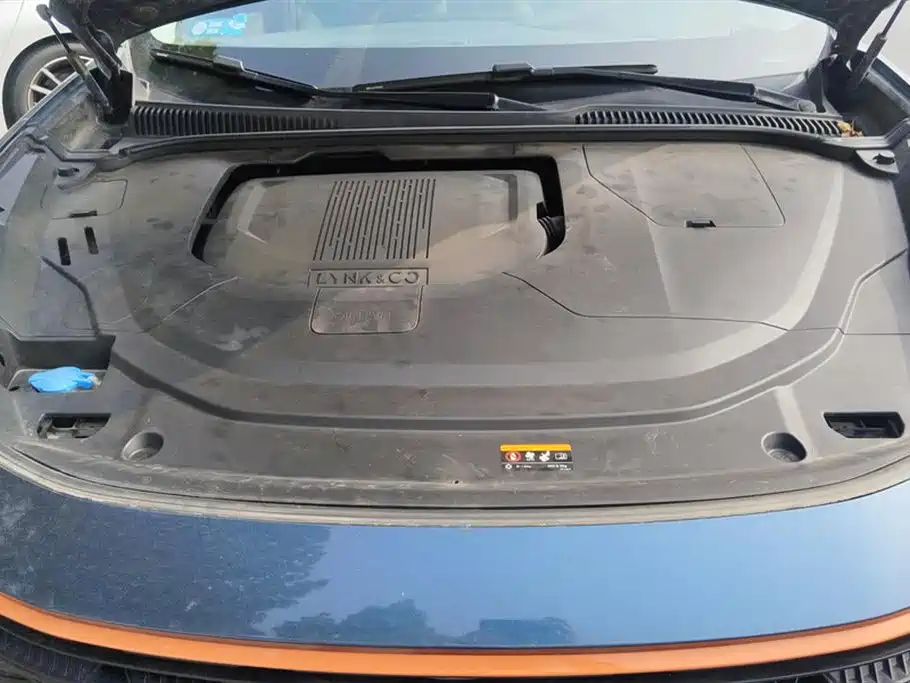 Lynk & Co 06