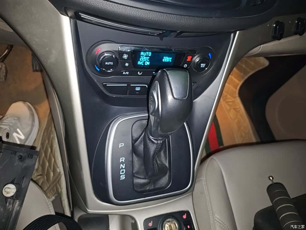 Ford Kuga, 2015 14