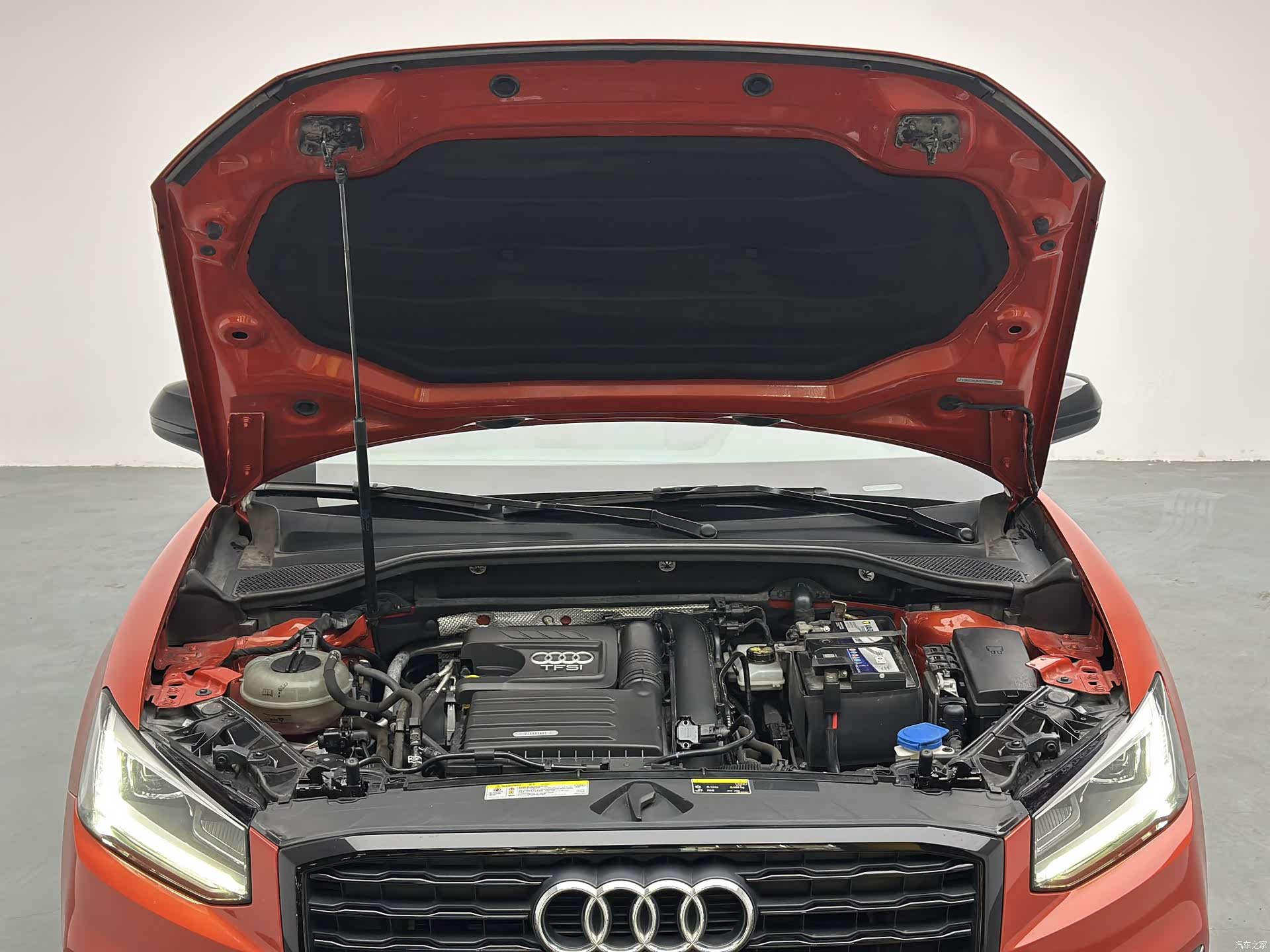 Audi Q2L, 2019 13