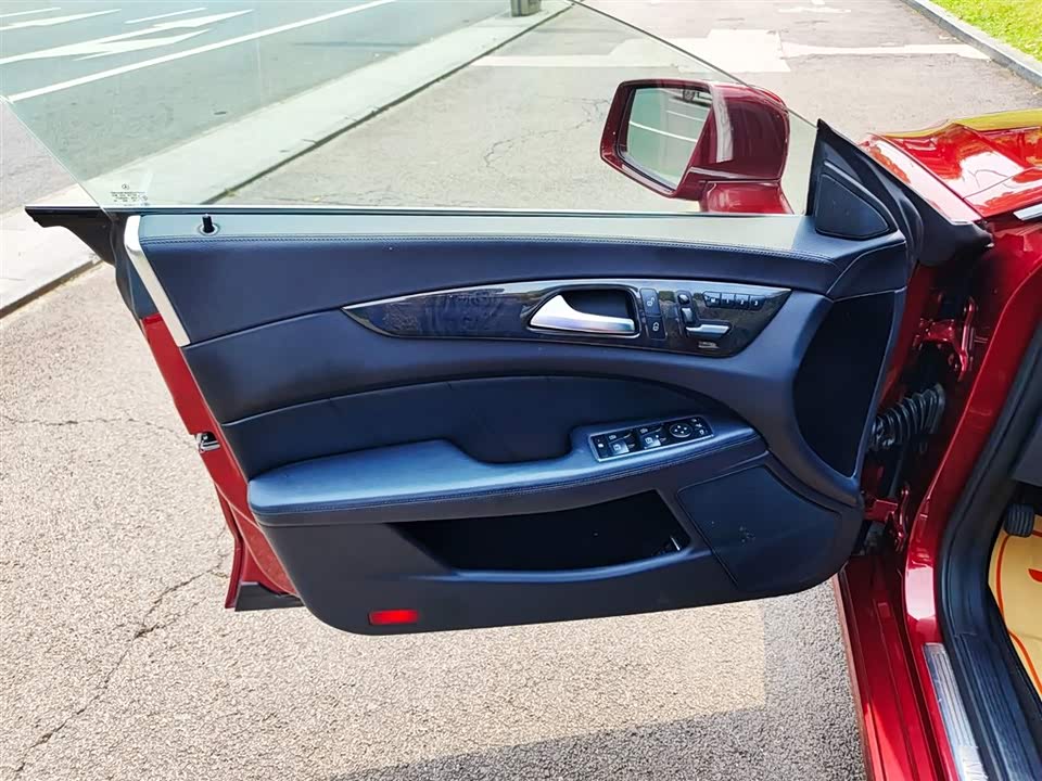 Mercedes-Benz CLS Mercedes-Benz CLS