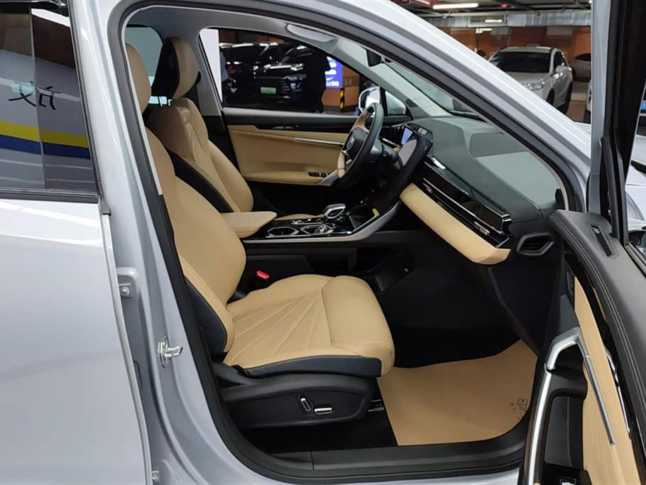 Geely Atlas L
