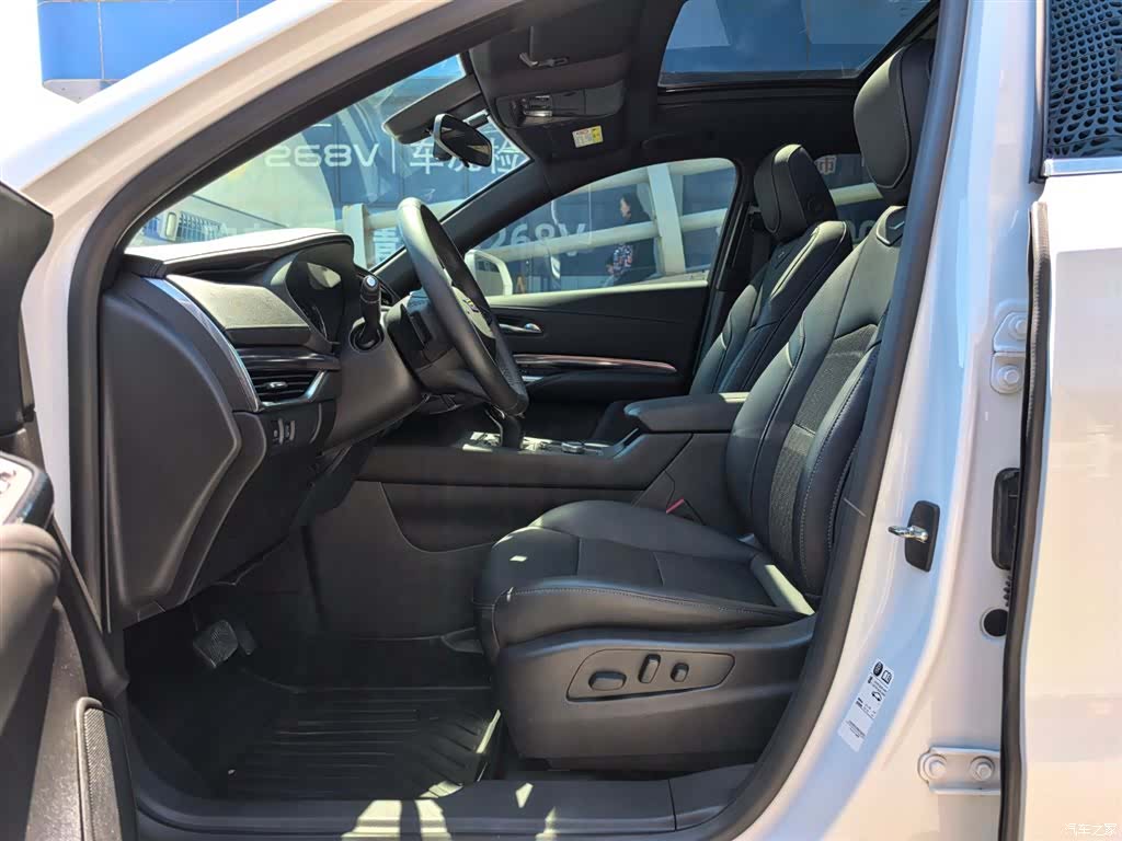 Cadillac XT4, 2022 7