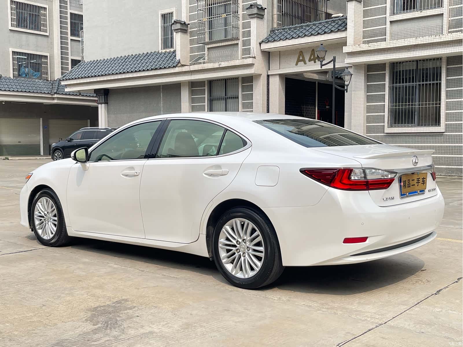 Lexus ES, 2018 все фото