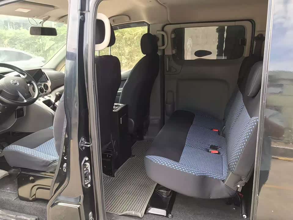 Nissan NV200