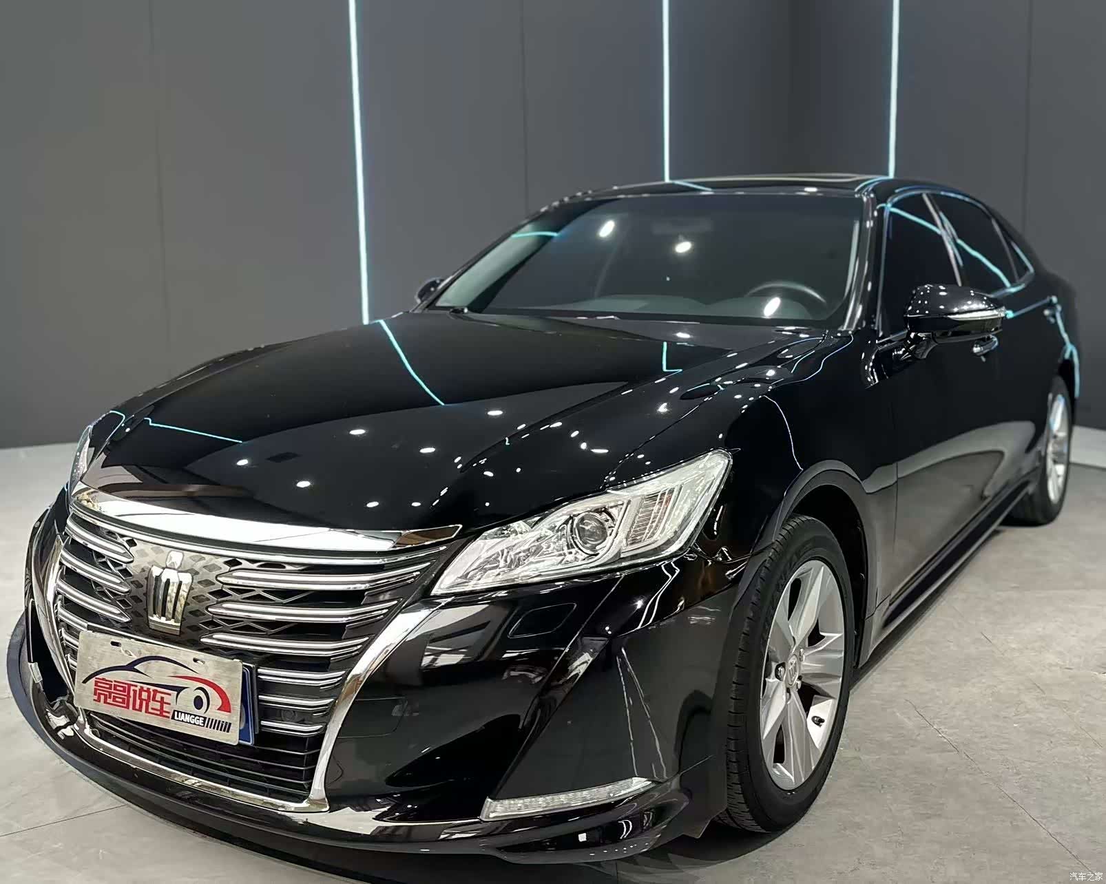 Toyota Crown, 2017 1