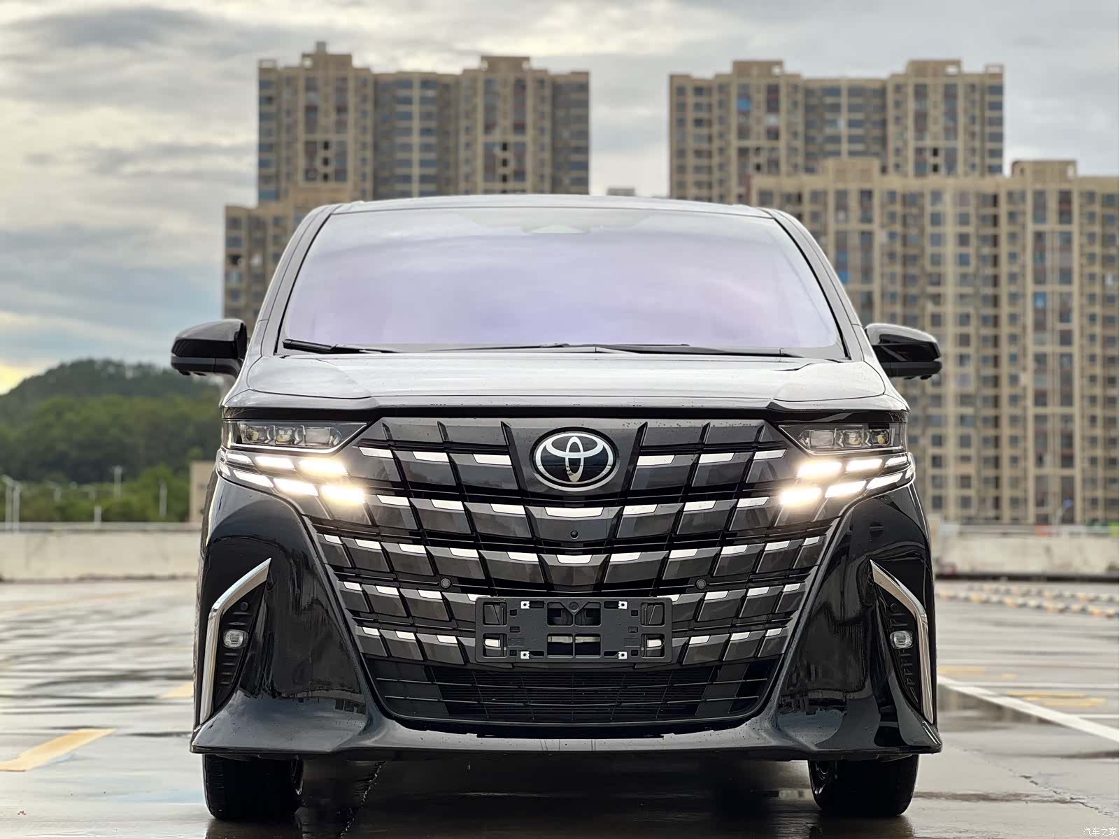 Toyota Alphard, 2024 2
